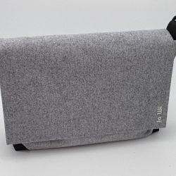 Oskar, Korpus Hellgrau, Klappe Hellgrau