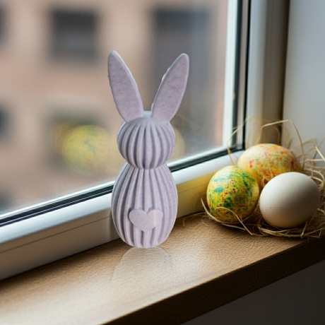 Osterhase mit gestreiftem Körper und flachen Ohren ca. 14 cm