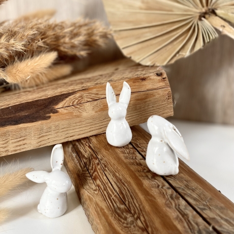 Handgemachte Keramik - getöpferte weiße kleine Hasen Osterdeko