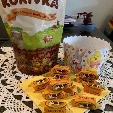 2 Backformen Osterkuchen Kulitsch + 500 g Toffees Korivka