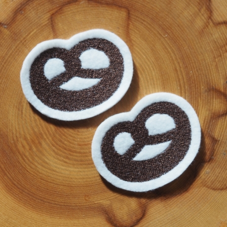 Applikation/Aufnäher Set 2tlg. kleine Brezel gestickt