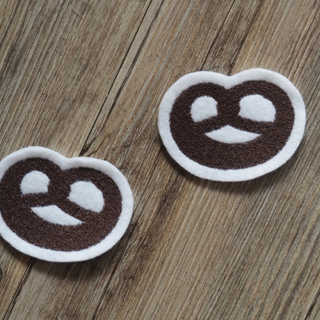 Applikation/Aufnäher Set 2tlg. kleine Brezel gestickt