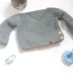 Wickeljacke Baby in Mineralblau und der Größe 62/68 Wickeljacke Baby in Mineralblau und der Größe 62/68
