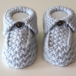 hellblaue Baby Trachtenschuhe mit Knopf Größe 3-6 Monate hellblaue Baby Trachtenschuhe mit Knopf Größe 3-6 Monate