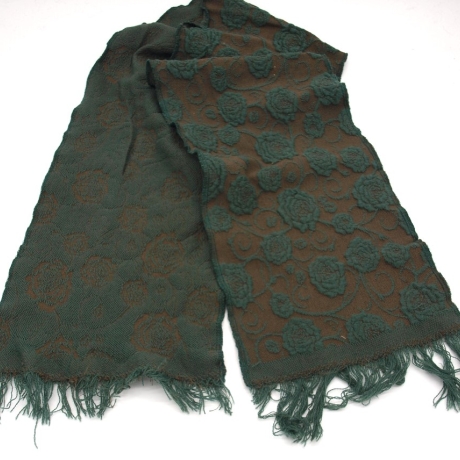 Schal Strickstoff oliv khaki Blumen hervorgehoben 140x22cm edel