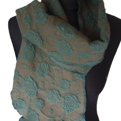 Schal Strickstoff oliv khaki Blumen hervorgehoben 140x22cm edel