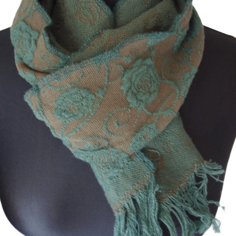 Schal Strickstoff oliv khaki Blumen hervorgehoben 140x22cm edel