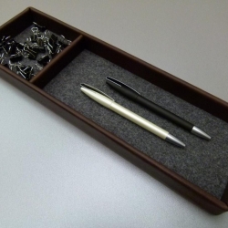 Stifteschale mit Abteilung in 24 Lederfarben 35 x 11 cm