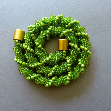 Halskette, Häkelkette Relief grün, Länge 49 cm, Perlenschmuck