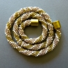 Häkelkette, Perlenkette, Halskette gehäkelt, gold weiß, 48 cm
