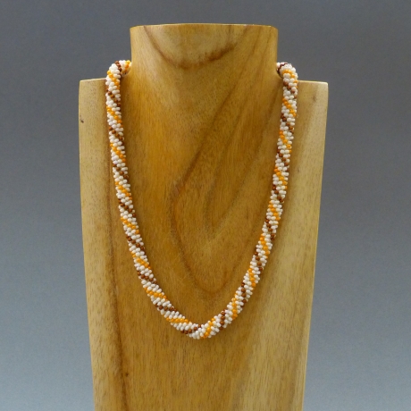 Perlenschmuck, Häkelkette, weiß orange braun, 47 cm, Halskette
