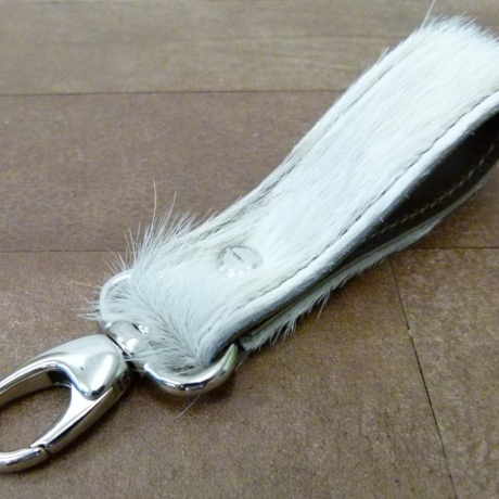 Schlüsselanhänger UNIKAT in Fell/Leder - Karabiner klein