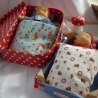 Kinderkoffer, Puppenkoffer, Puppenbett.  30 x 23 cm