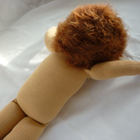 Stoffpuppe n. Art d. Waldorfpuppe, unbespielte Vitrinenpuppe