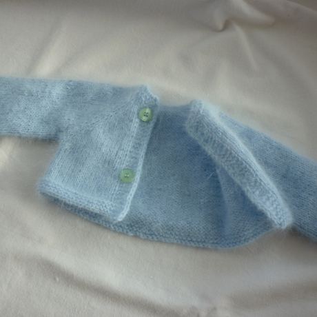 Flauschige Strickjacke Angora, Puppengröße bis 45 cm
