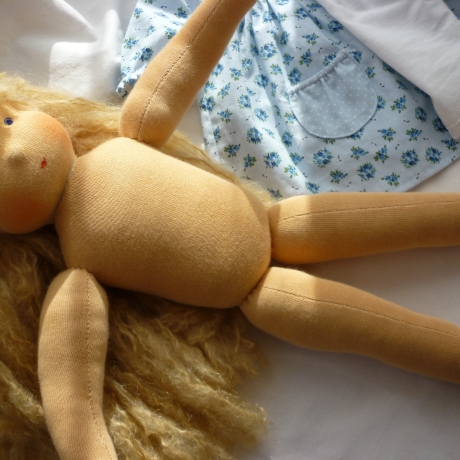Stoffpuppe nach Art der Waldorfpuppe, 42 cm