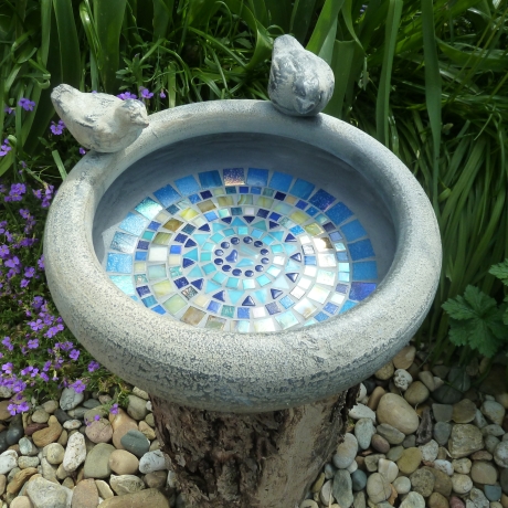 Mosaik Vogeltränke Keramik blau sand