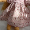 Röschenkleid, Grundfarbe rosé. Für Puppengröße 37 - 40 cm