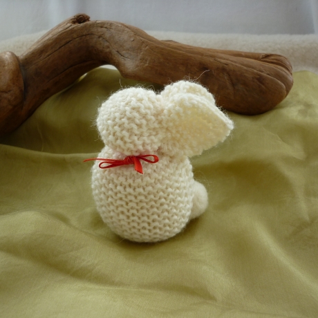 Häschen, gestrickt und schafwollgefüllt