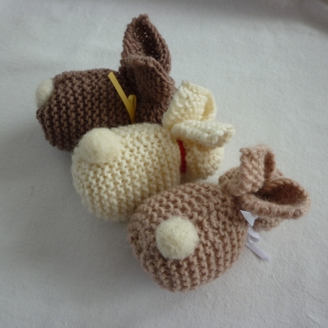 Häschen, gestrickt und schafwollgefüllt