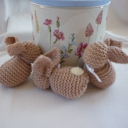 Osterhäschen, gestrickt und schafwollgefüllt