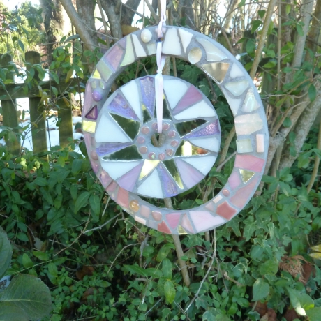 Mosaik Windspiel suncatcher rosa weiß