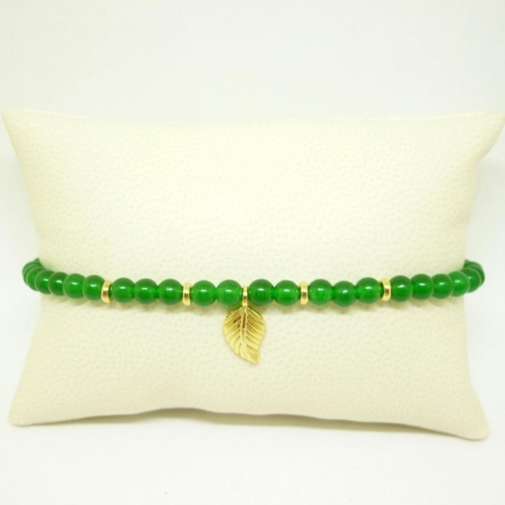 grünes Jade Armband mit vergoldetem Blatt- Anhänger