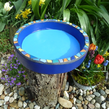 Mosaik Vogeltränke Resin handbemalt blau bunt