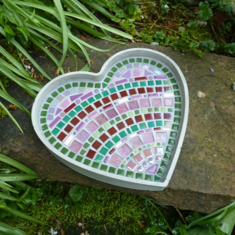 Mosaik Beton Herzschale rosa grün