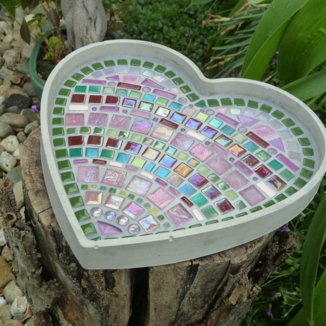 Mosaik Beton Herzschale rosa grün