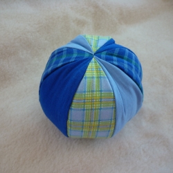 TausendschönStoffpuppen: Stoffball mit Rassel