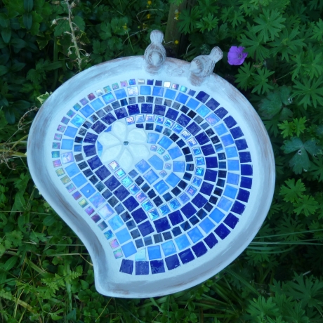 Mosaik Vogeltränke Blattform Blautöne