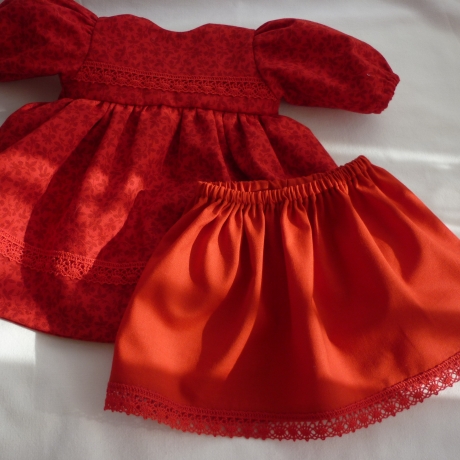 Rotes Puppenkleid. Für Puppengröße 37 - 40 cm