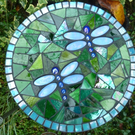 Mosaik  Garten Trittstein Dekostein rund Libellen weiß