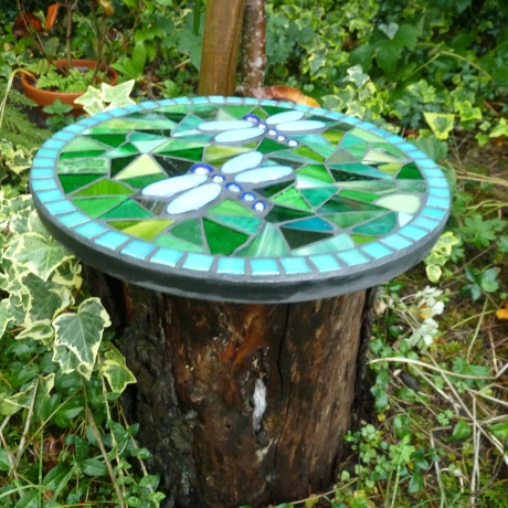 Mosaik  Garten Trittstein Dekostein rund Libellen weiß