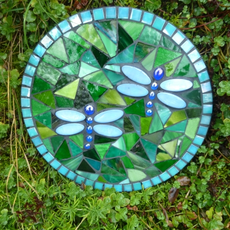 Mosaik  Garten Trittstein Dekostein rund Libellen weiß