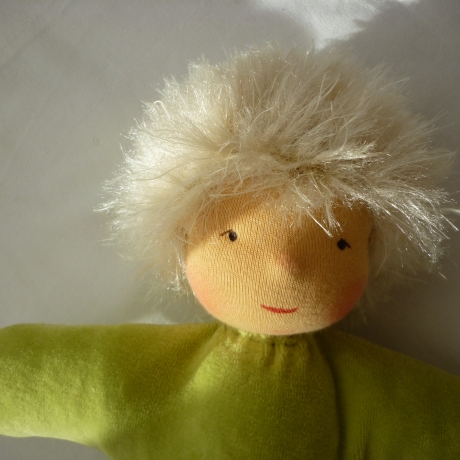 Nickilie. Stoffpuppe nach Art der Waldorfpuppe