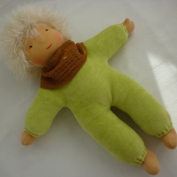Nickilie. Stoffpuppe nach Art der Waldorfpuppe