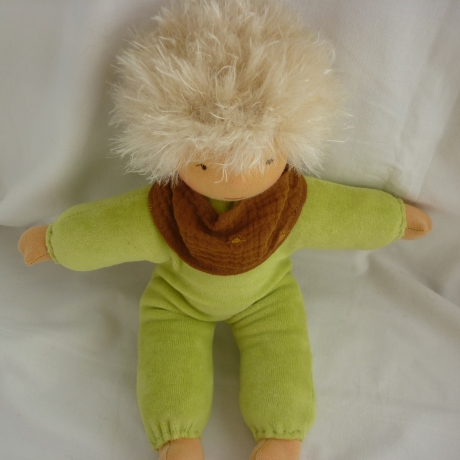 Nickilie. Stoffpuppe nach Art der Waldorfpuppe