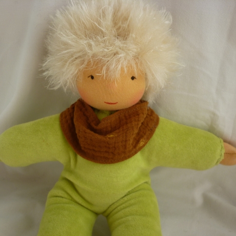 Nickilie. Stoffpuppe nach Art der Waldorfpuppe