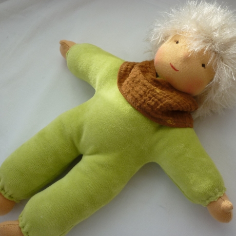 Nickilie. Stoffpuppe nach Art der Waldorfpuppe