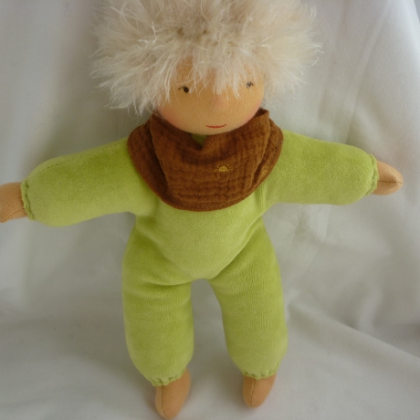 Nickilie. Stoffpuppe nach Art der Waldorfpuppe