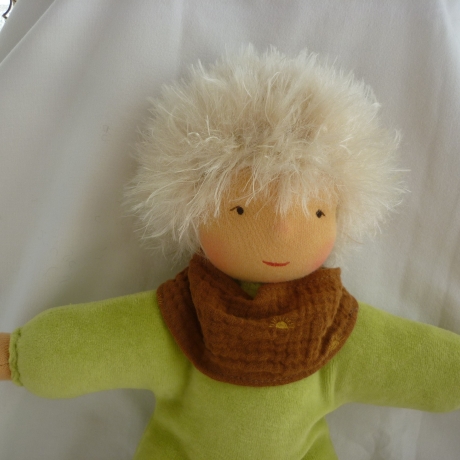 Nickilie. Stoffpuppe nach Art der Waldorfpuppe