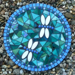 Mosaik  Garten Trittstein Dekostein rund Libellen weiß