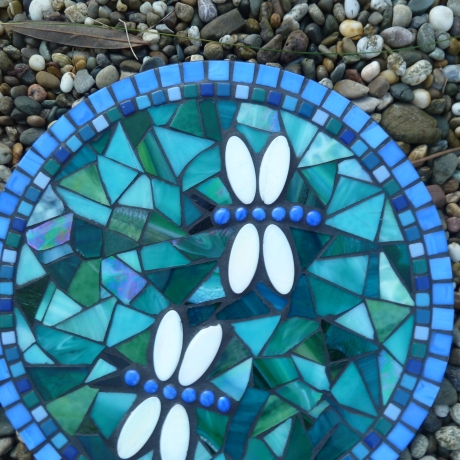 Mosaik  Garten Trittstein Dekostein rund Libellen weiß