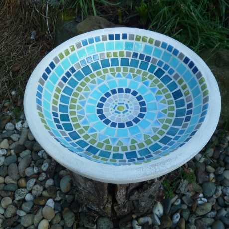 Betonschale Vogeltränke Dekoschale türkis apfelgrün