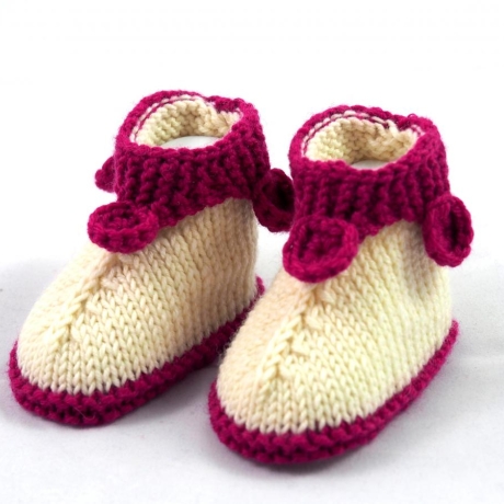 Babyschuhe 0-3 Monate gestrickt creme und beere