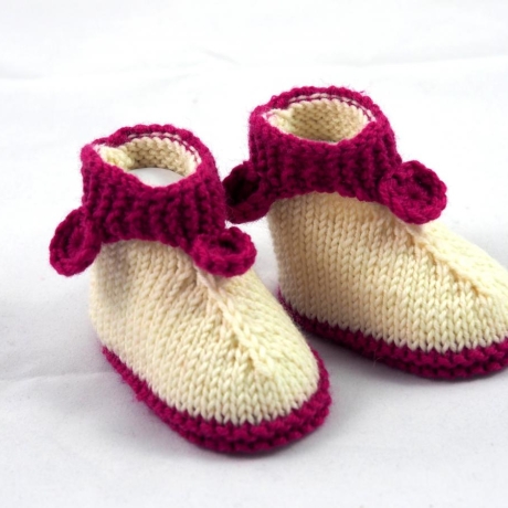 Babyschuhe 0-3 Monate gestrickt creme und beere