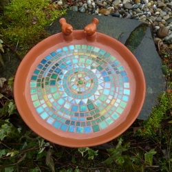 Mosaik Vogeltränke blau grün Keramik 