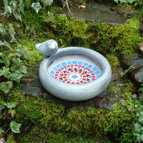 Mosaik Vogeltränke Keramik blau rot